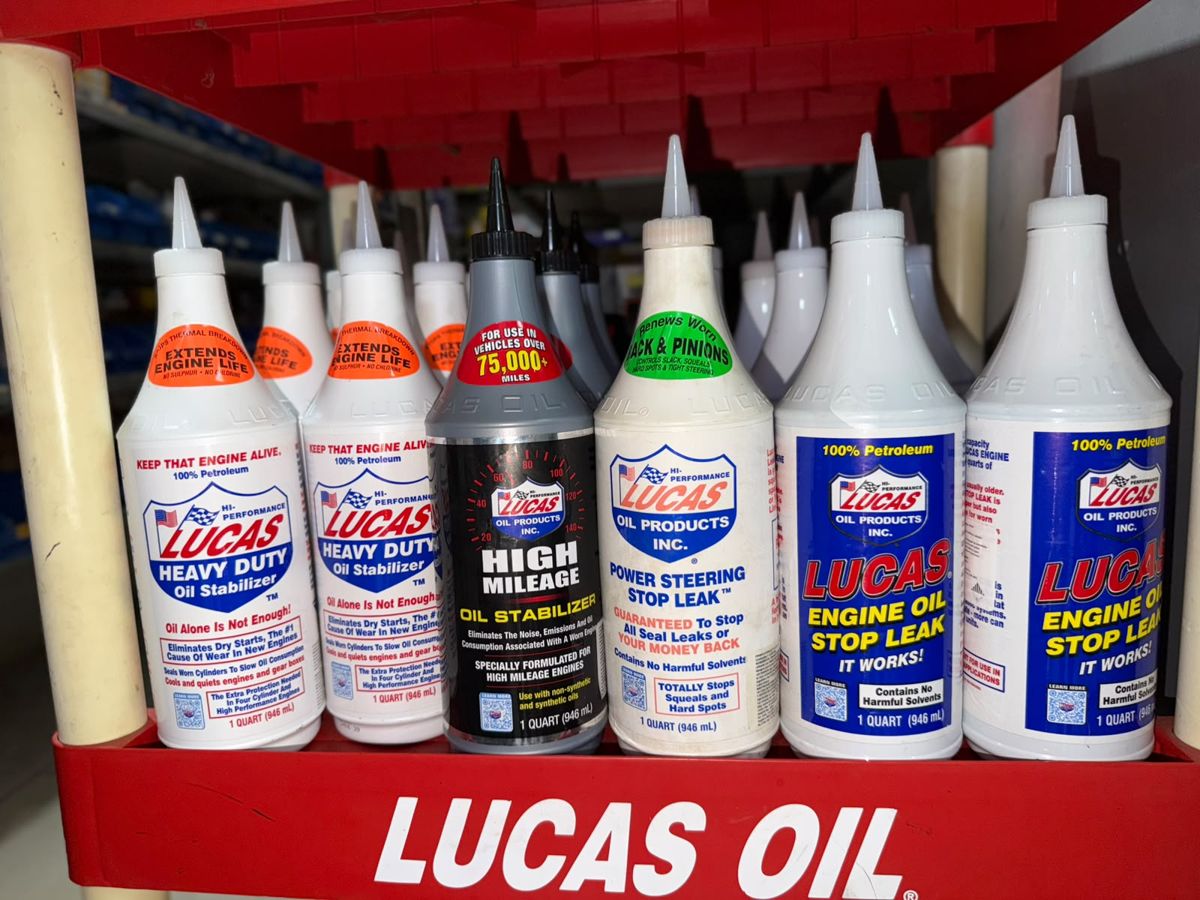 Aditivos Lucas Oil en el estante