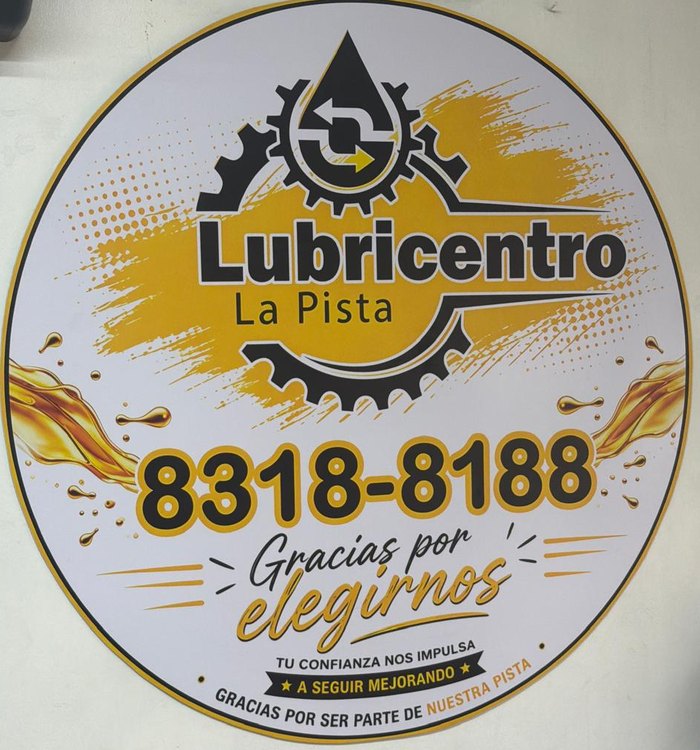 Rótulo redondo con el logo de Lubricentro La Pista